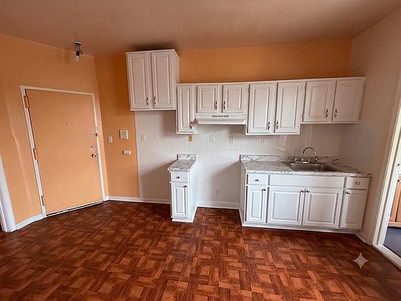 2nd image of 207 15th St APT 3R