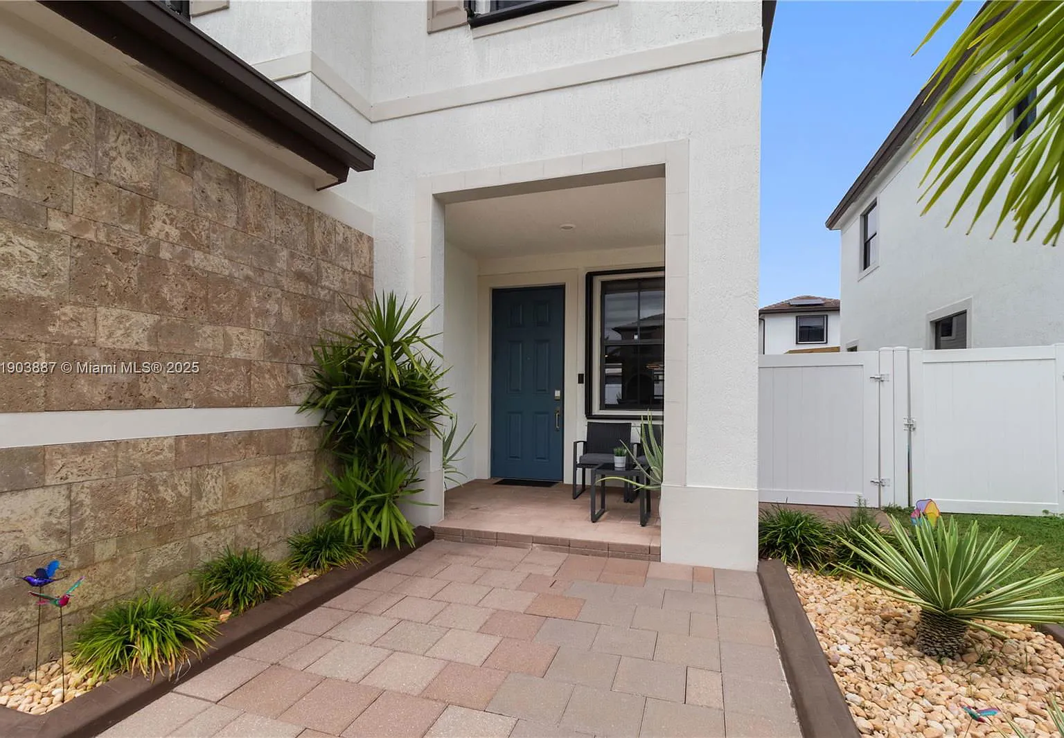 4 bed, 2.5 bath, 1990 sqft, $3,800 — Photo 2