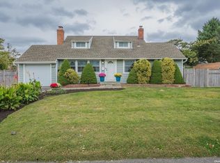 1 Oakland Ave, East Northport, NY 11731
