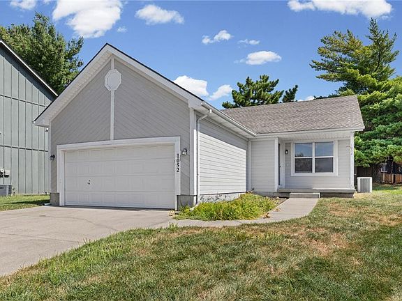 2nd image of 1052 NE Queens Ct