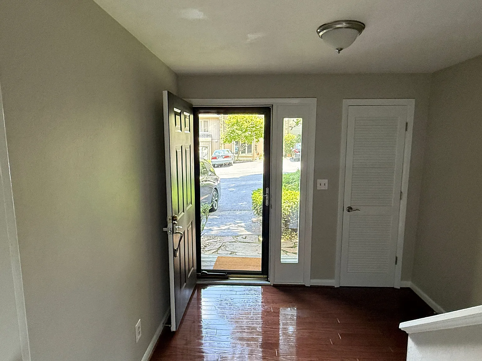 3 bed, 2.5 bath, 2018 sqft, $2,582 — Photo 2