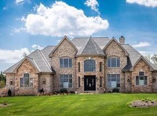 17045 Hidden Creek Ct, Brookfield, WI 53005