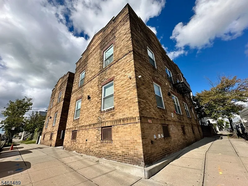 201-205 Marshall St #6