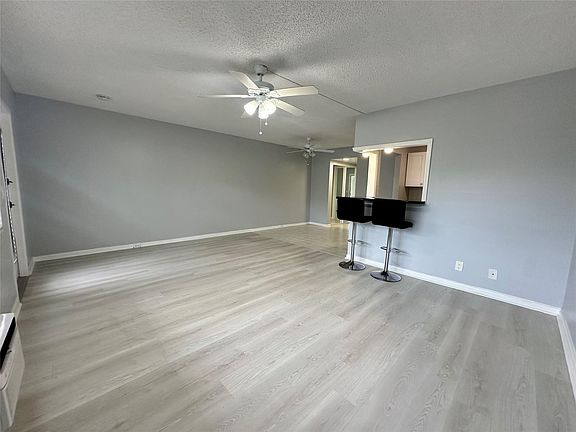 4th image of 254 Newport P #254
