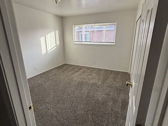 4th image of 1112 Evelyn Ln APT B
