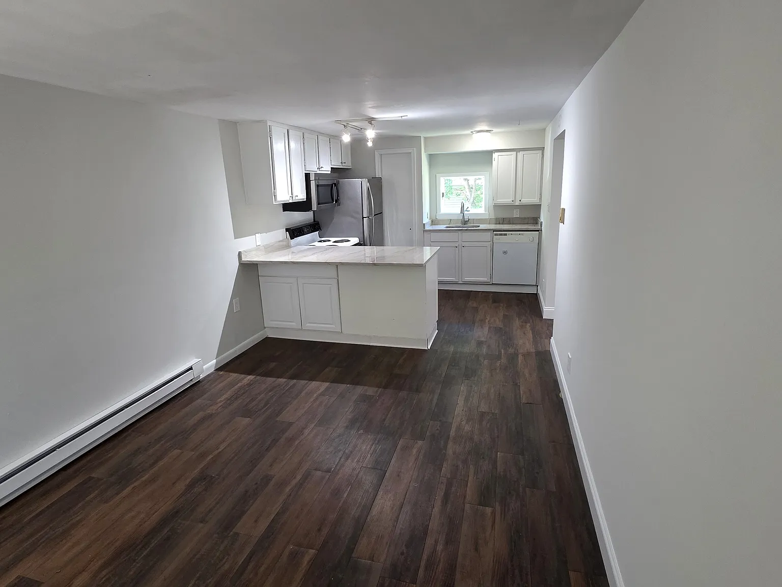 1 bed, 550 sqft, $1,350 — Photo 4