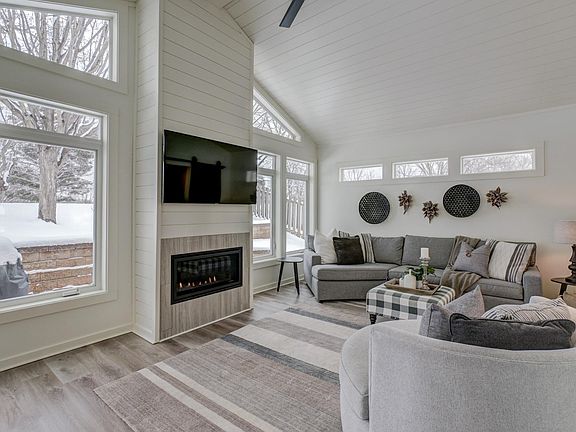 5th image of 18848 Barrington Dr