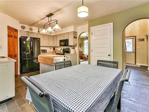 3rd image of 3430 Cedar Glen Dr