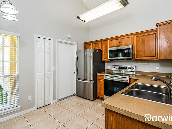 4th image of 1215 Bradwell Dr