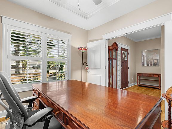5th image of 704 Fleming Court