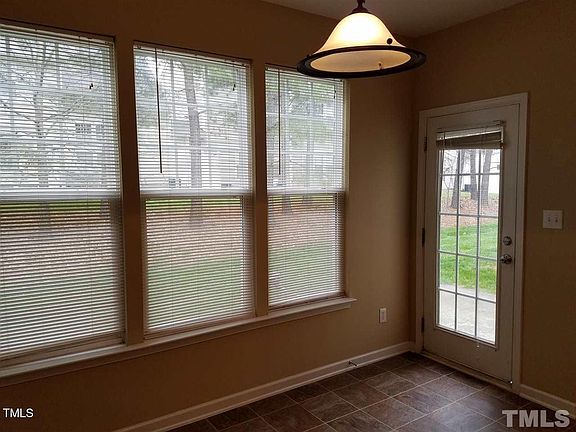 4th image of 8 Rockwall Garden Way