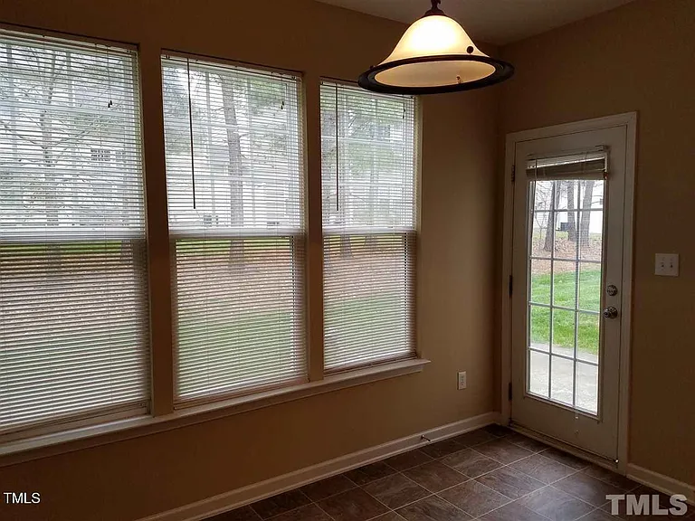 8 Rockwall Garden Way — Photo 4