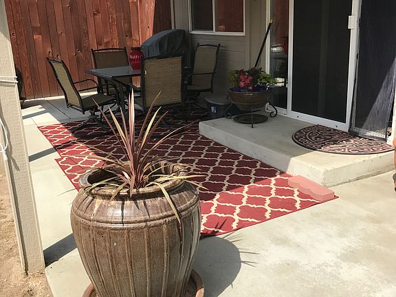 patio off kitchen/family rm
