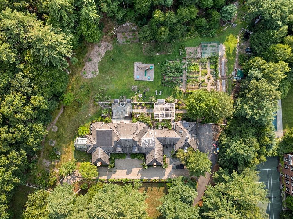 1st image of 150 Pond Rd