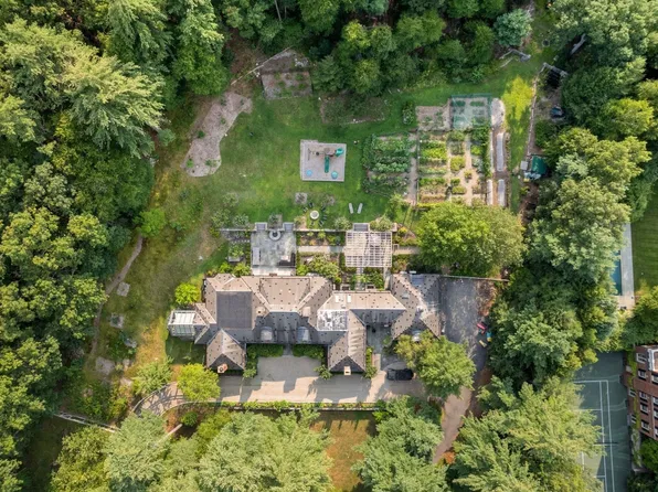 150 Pond Rd, Wellesley, MA 02482
