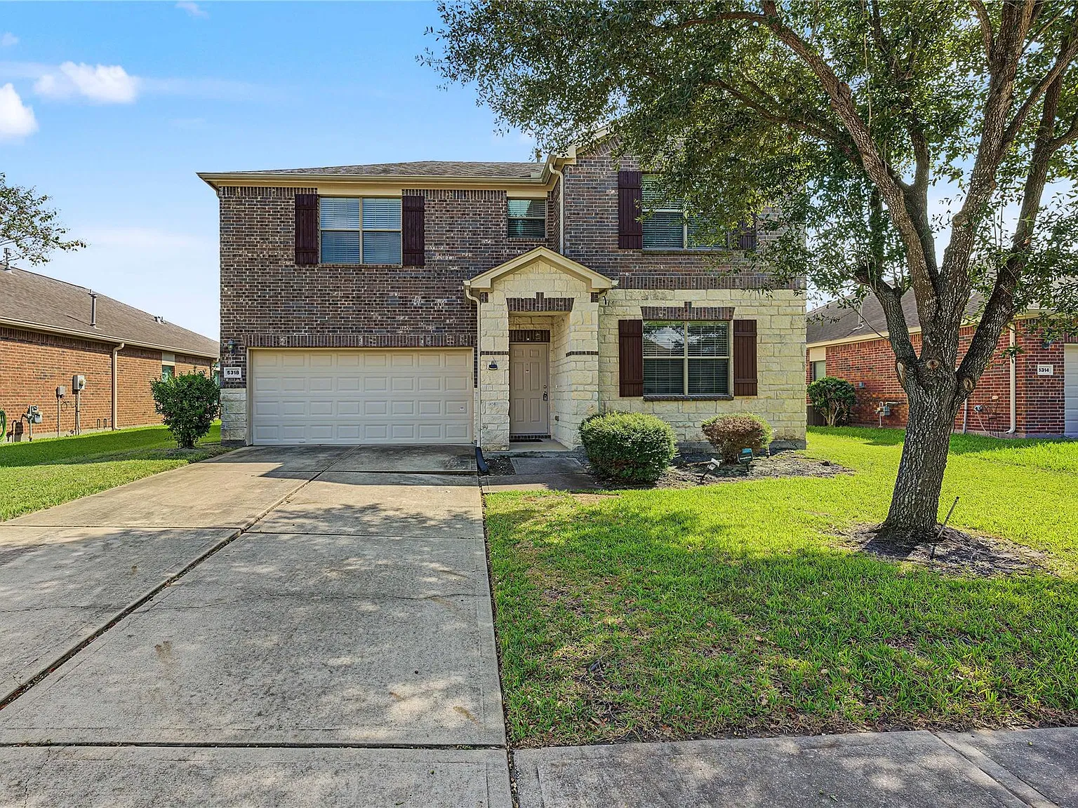 4 bed, 2.5 bath, 2620 sqft, $2,600 — Photo 2