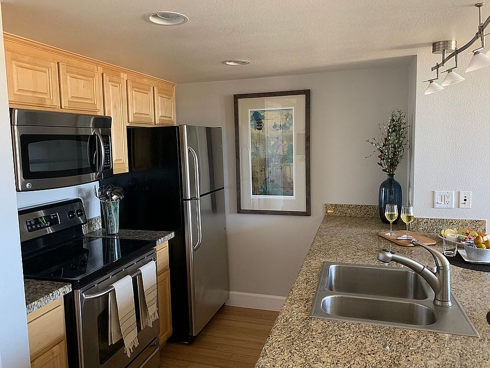 2nd image of 450 N Arlington Ave Unit 413