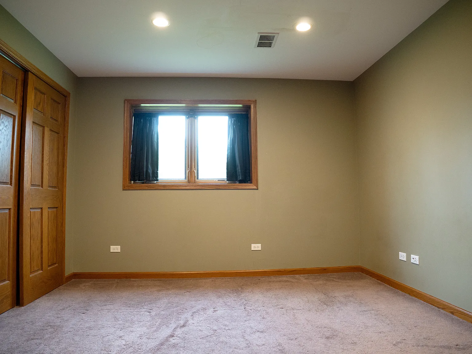 811 Merry Ln — Photo 3