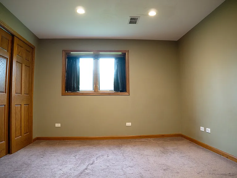 811 Merry Ln — Photo 3