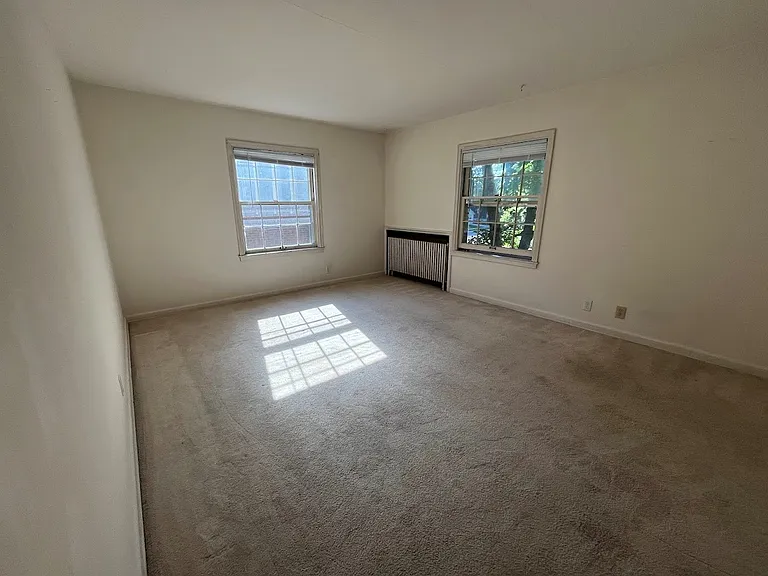 1406 Drake St — Photo 10