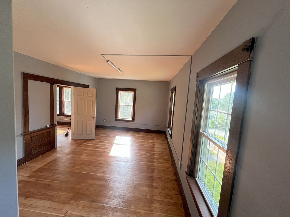 1st image of 67 Walnut St #2