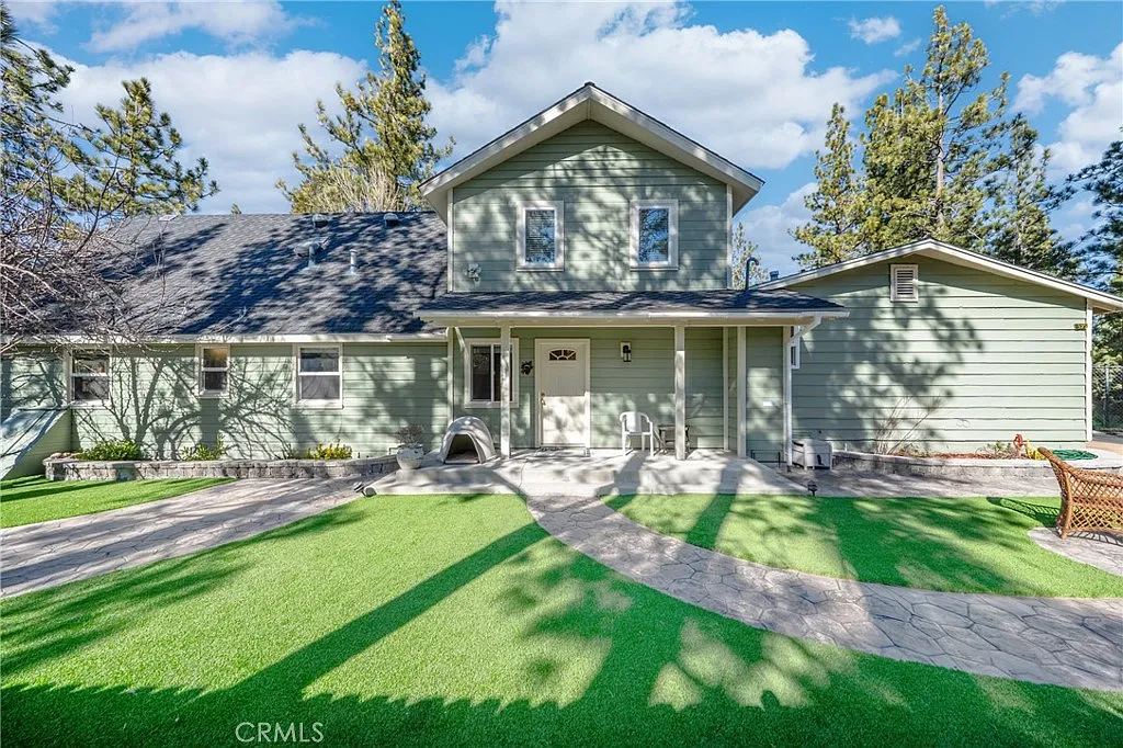 4 bed, 2100 sqft, $3,000 — Photo 1