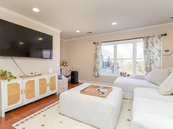 156 Newton St APT 4, Brighton, MA 02135