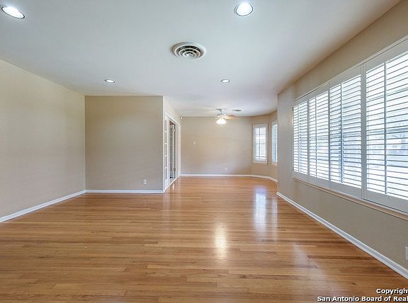 4th image of 318 Driftwind Dr