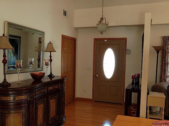 5th image of 18 Camelot Ct