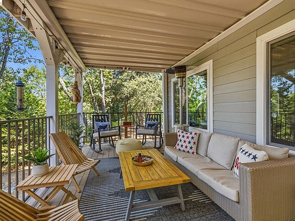 5th image of 18927 Sycamore Cir
