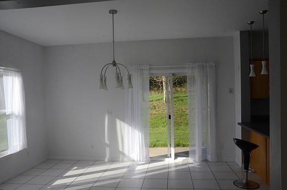5th image of 273 Cresthaven Dr