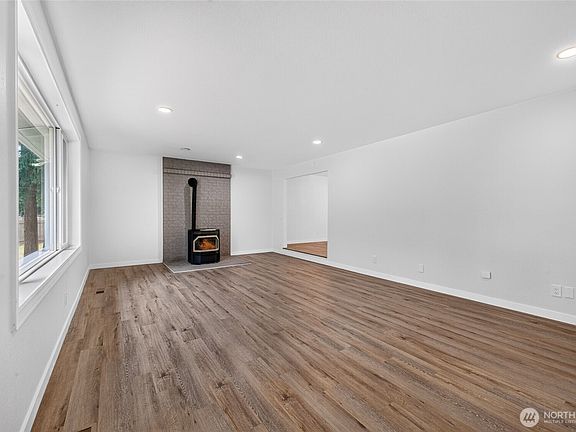 5th image of 20714 115th Avenue E