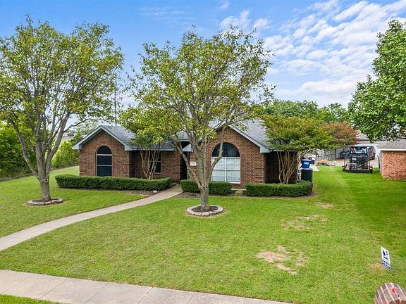 5th image of 3907 Camden Ln
