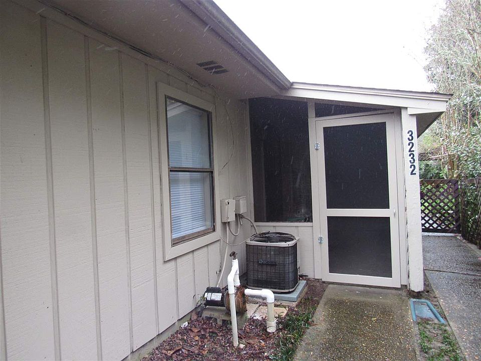 1st image of 3232 Maplewood Dr