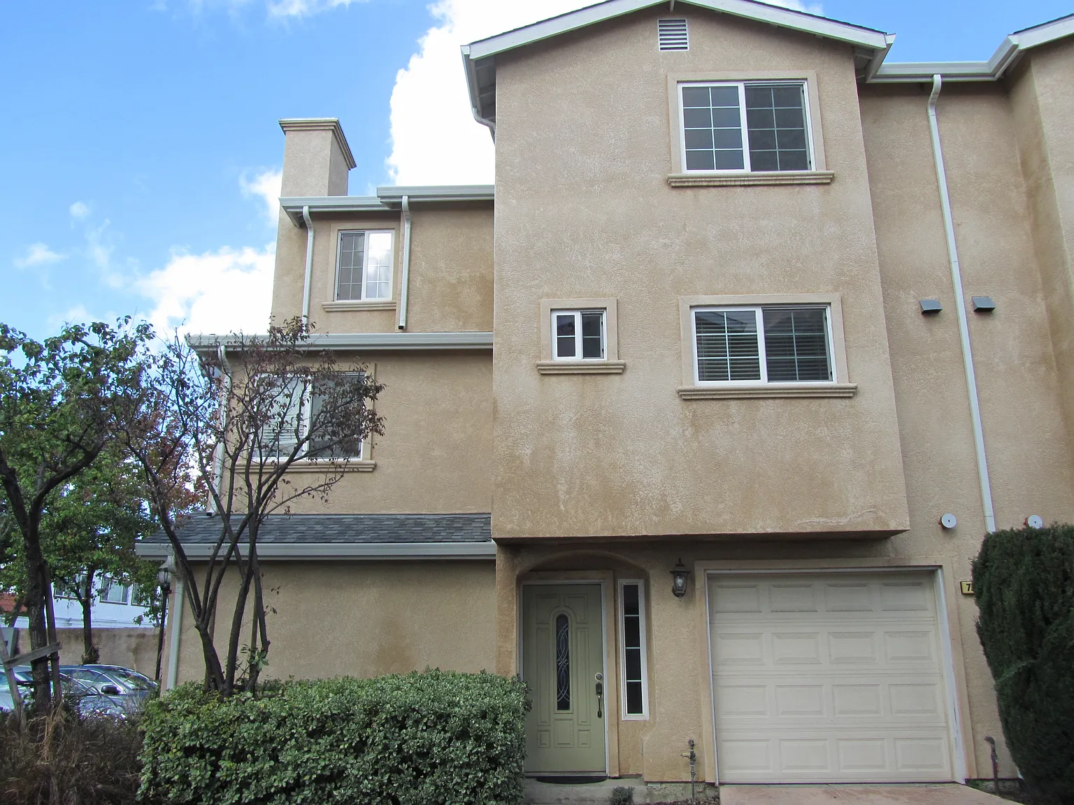 732 Oneil Cmns photo 1