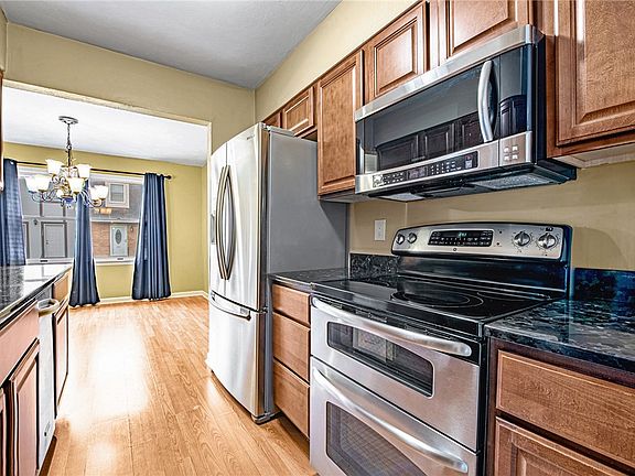 2nd image of 1413 Alpen Strasse