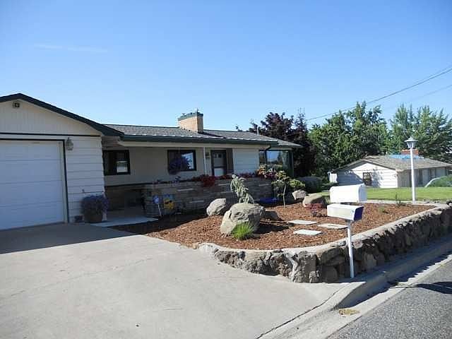 1st image of 829 Upland Dr