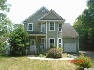 4 Kern St, Coram, NY 11727