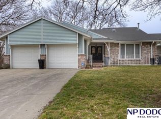 4427 Ridgeview Dr, Lincoln, NE 68516