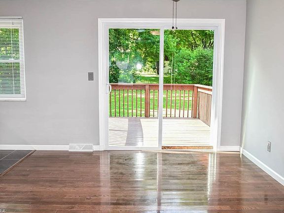 3rd image of 3022 Fair Oaks Dr