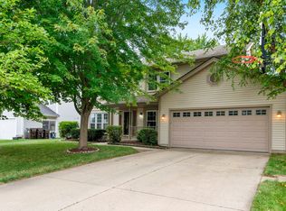 686 Regent Dr, Crystal Lake, IL 60014