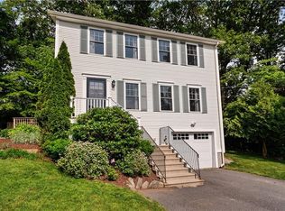 28 Narragansett Rd, Cumberland, RI 02864