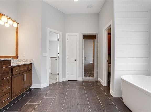 5th image of 7220 NW Clore Dr
