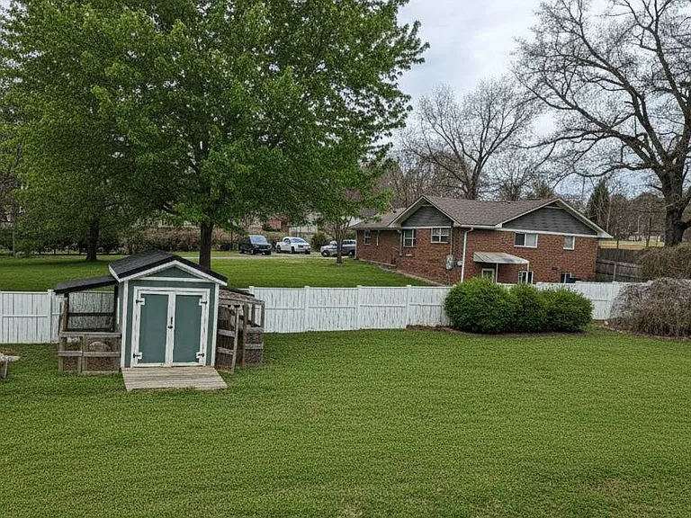 402 Laurel St — Photo 36