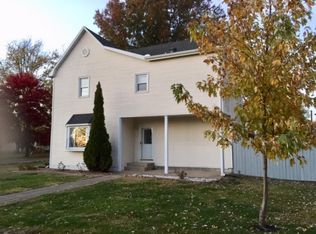 622 W Hazel St, Saint Elmo, IL 62458