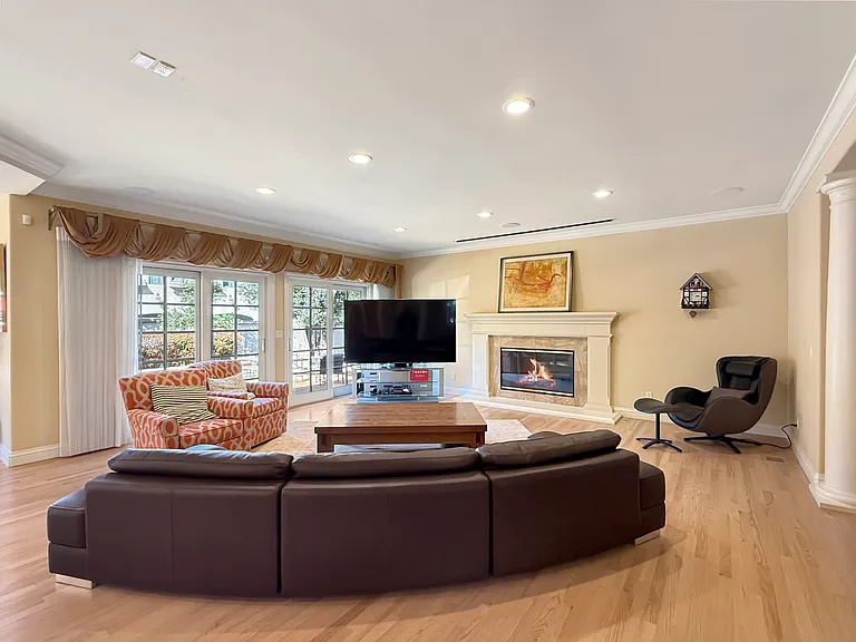 1526 Hillview Dr — Photo 11