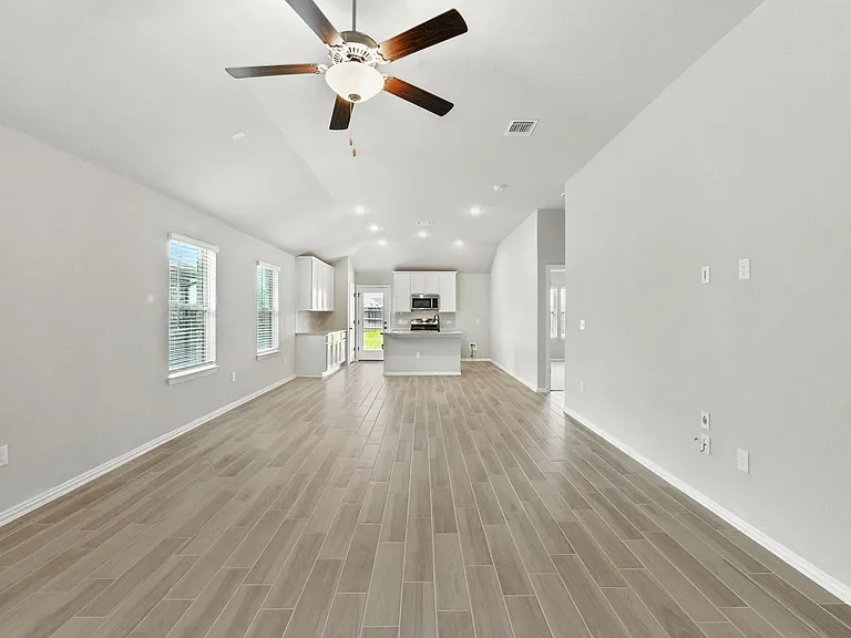 149 Hackberry Ln — Photo 6