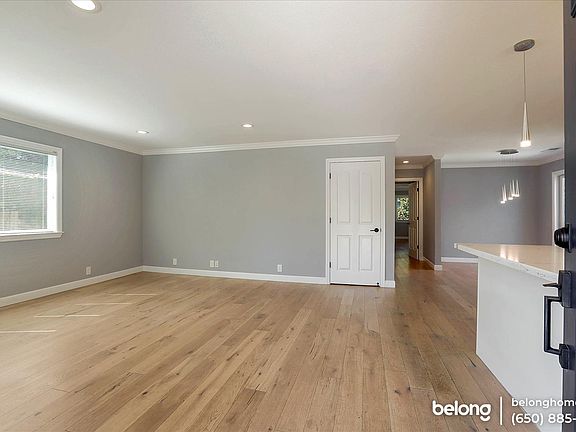 5th image of 3033 Fresno St