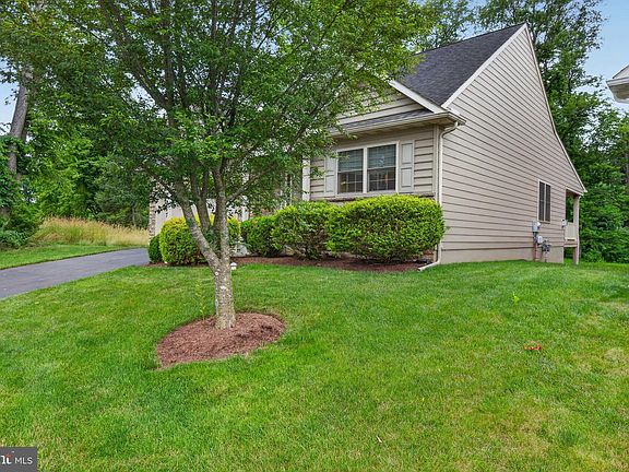 3rd image of 187 Waypoint Dr
