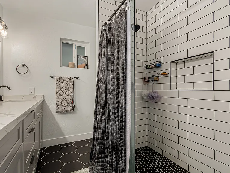 429 S Gaylord — Photo 27